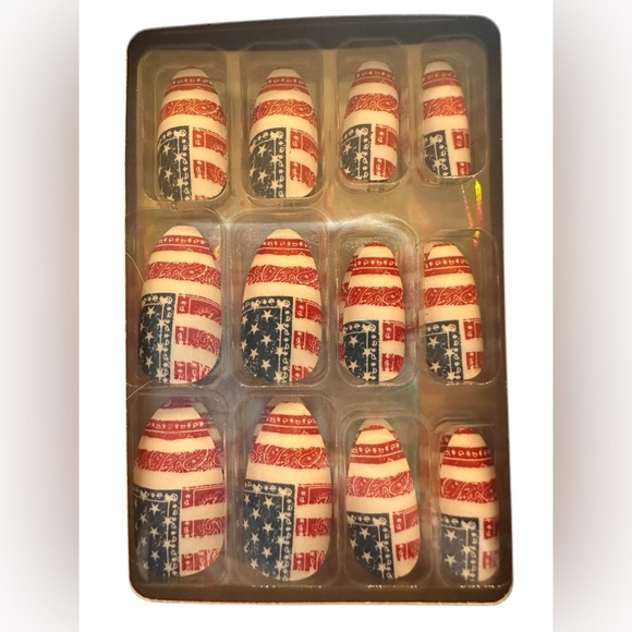 Claire’s Patriotic Red White and Blue Press on Nails - Picture 3 of 6